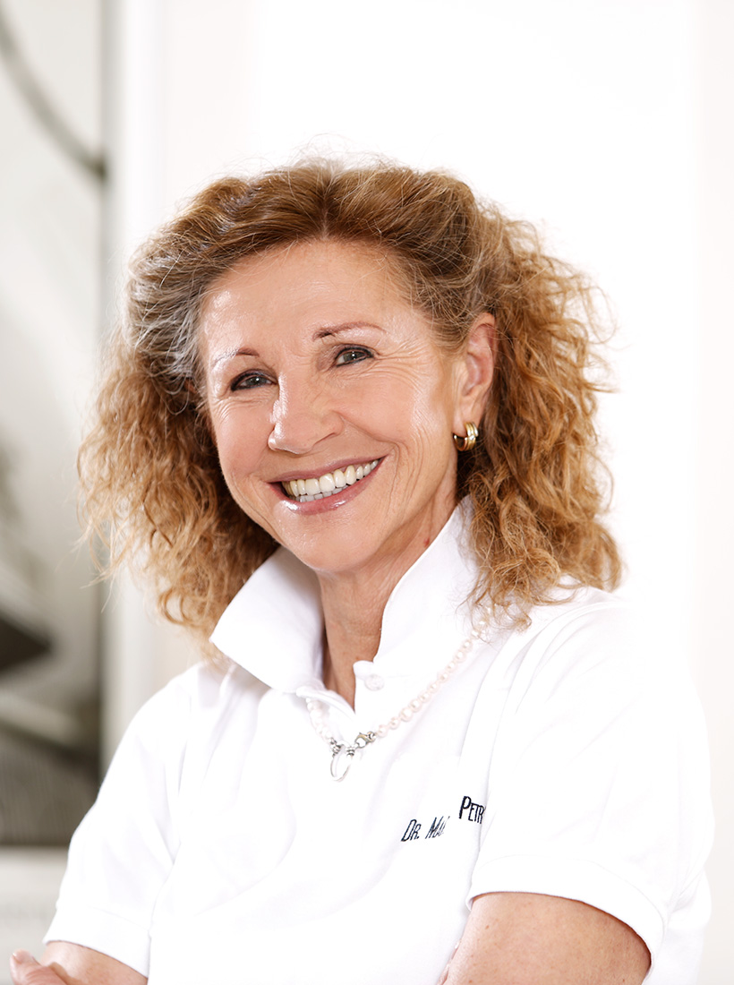 Bild zu Zahnarzt Bad Soden am Taunus - Dr. Maria R. Petry Expertin für Parodontologie sowie in ästhetischen und konservativen restaurativen Behandlungen