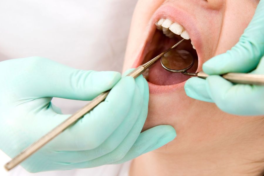 Einsetzen & Kontrolle - So läuft die Behandlung deines Zahnersatzes bei Dr. Petry & Tuschen in Bad Soden ab